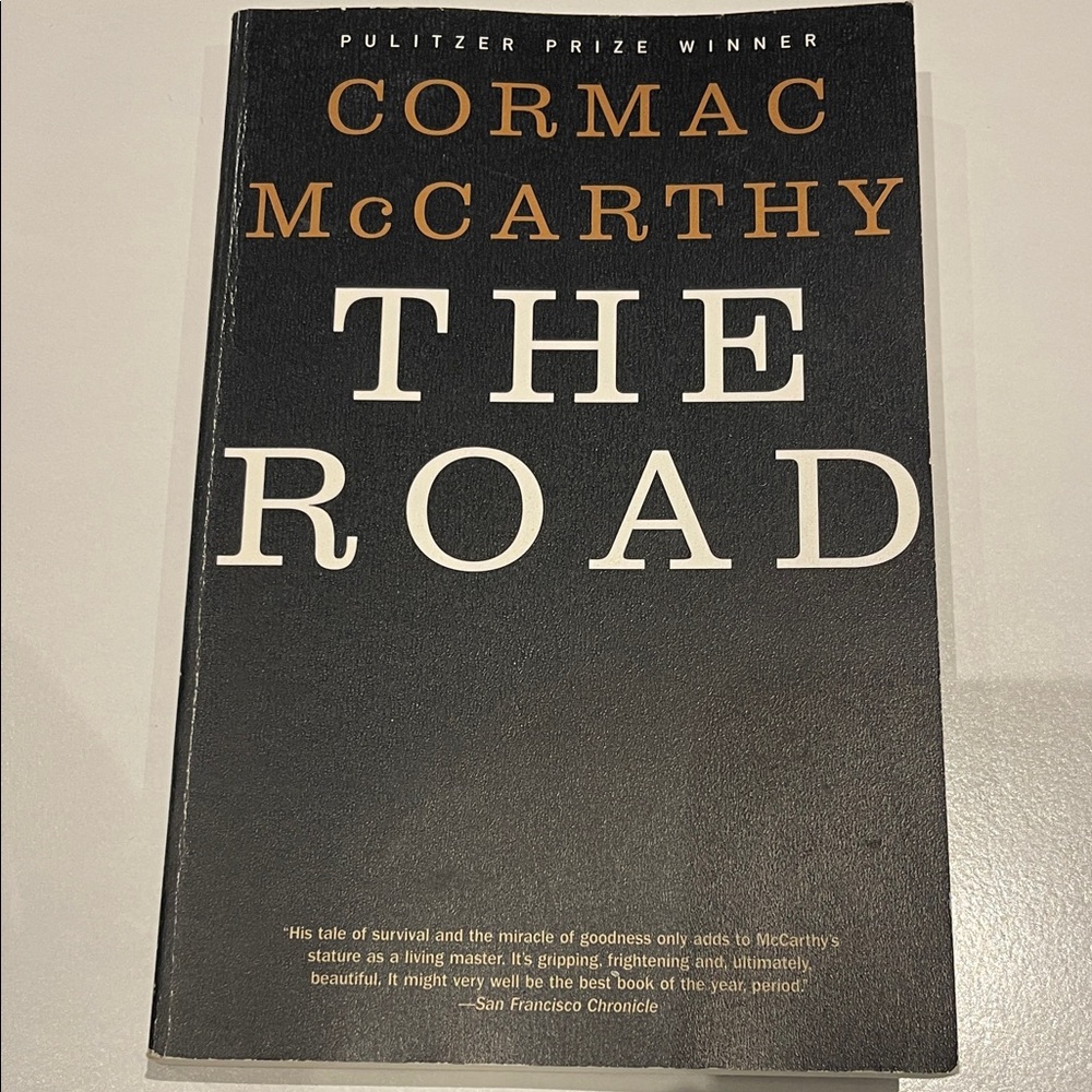 The Road (Oprah's Book Club) Cormac McCarthy - Picture 1 of 2